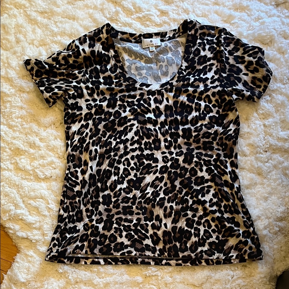 Socialite Leopard Print Short Sleeve Top